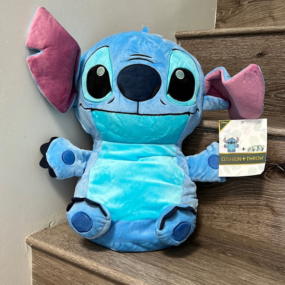 Stitch Throw blanket and pillow